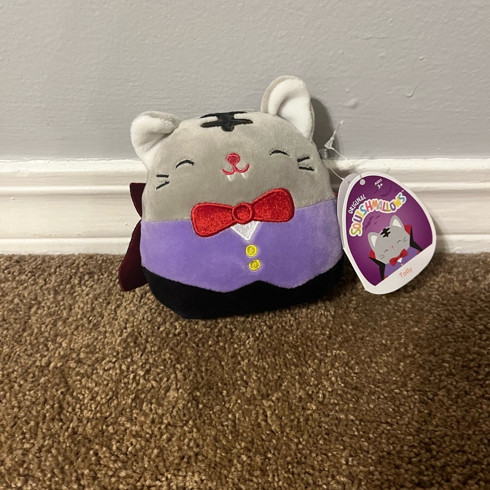 Tally Halloween Dracula/Vampire Cat Squishmalllow :))